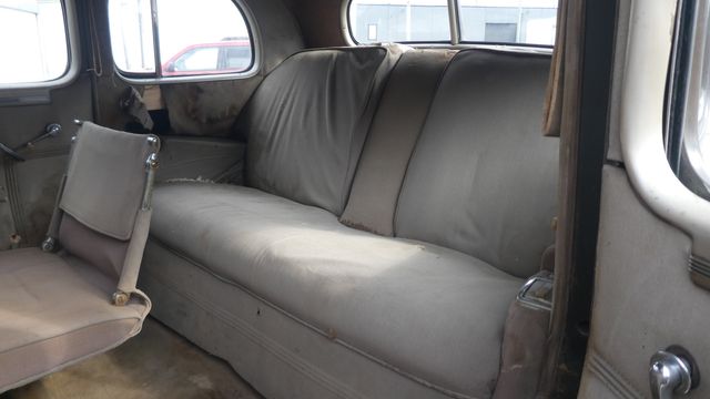 1937 BUICK SERIES 90 LIMITED 8 PASSENGER - JUMP SEATS