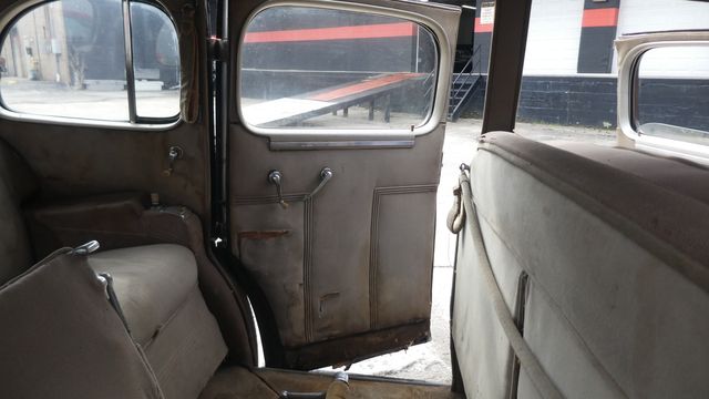 1937 BUICK SERIES 90 LIMITED 8 PASSENGER - JUMP SEATS