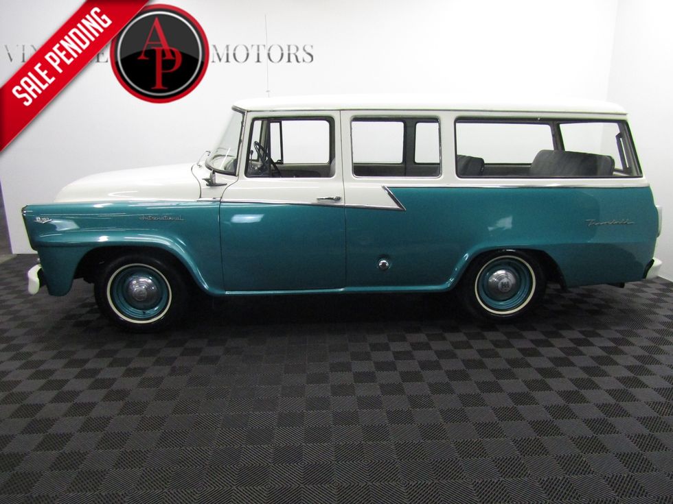 1960 International TRAVELALL RARE B102 V8 AUTO 3 DOOR