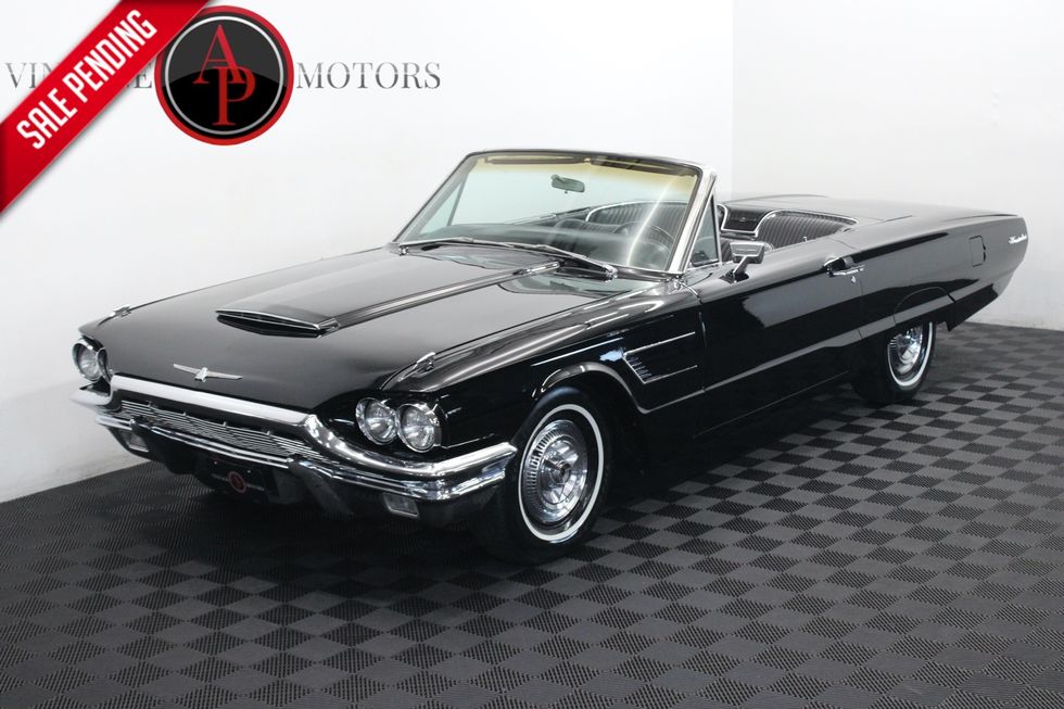 Greenlight 1965 Thunderbird Cabriolet 1:43 – Raven Black, Druckguss-Sammlerstück, Limitiertes Modell Greenlight 1965 Thunderbird Cabriolet 1:43 – Raven Black, Druckguss-Sammlerstück, Limitiertes Modell