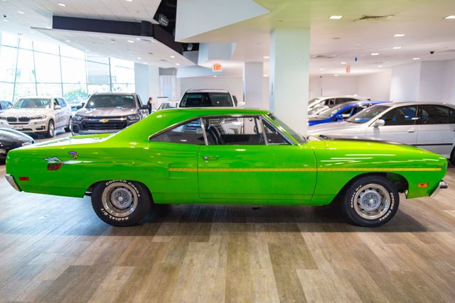1970 Plymouth ROADRUNNER 383 cubic-inch big-block Mopar V8.