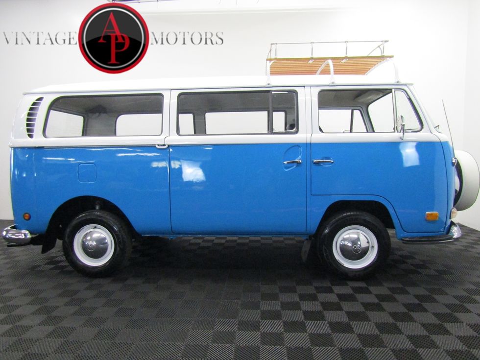 1970 Volkswagen Bus BAY WINDOW RESTORED - Main Image