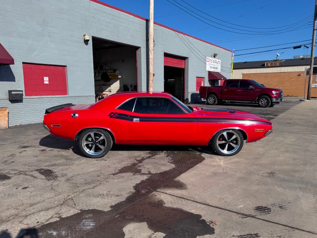 1971 Dodge CHALLENGER HEMI R/T | Valley Park, Missouri | VELOCITY PERFORMANCE GARAGE 1971 Dodge CHALLENGER HEMI R/T | Valley Park, Missouri | VELOCITY PERFORMANCE GARAGE