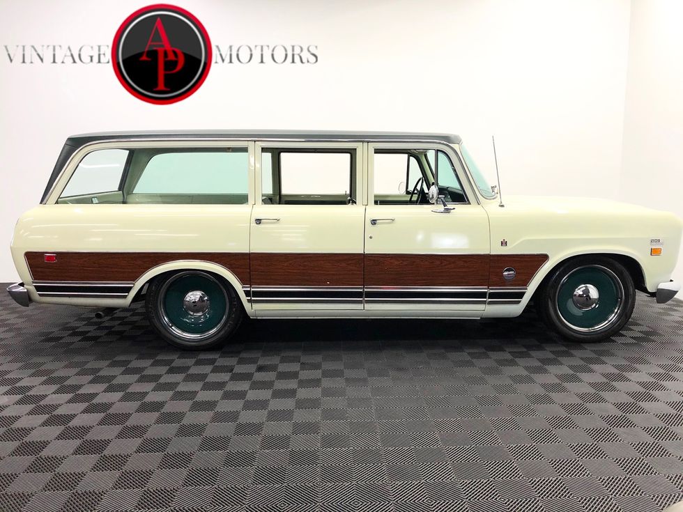 1971 International TRAVELALL 16K MILES 392 V8 AUTO