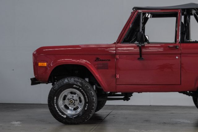 1975 Ford Bronco Frame Off Resto V8 302ci P/S P/B A/C Lift BFG Tire | Dallas, TX | East Dallas Diesel 1975 Ford Bronco Frame Off Resto V8 302ci P/S P/B A/C Lift BFG Tire | Dallas, TX | East Dallas Diesel