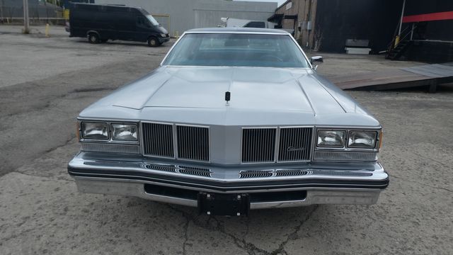 1976 OLDSMOBILE DELTA 88  LOW MILES ROYALE