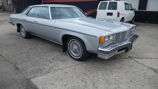 1976 OLDSMOBILE DELTA 88  LOW MILES ROYALE