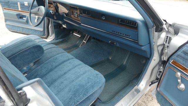 1976 OLDSMOBILE DELTA 88  LOW MILES ROYALE