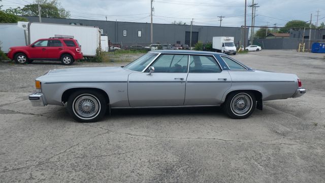 1976 OLDSMOBILE DELTA 88  LOW MILES ROYALE