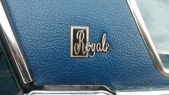 1976 OLDSMOBILE DELTA 88  LOW MILES ROYALE
