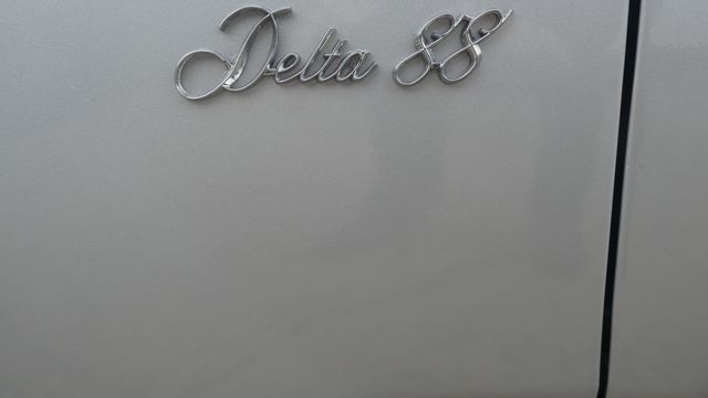 1976 OLDSMOBILE DELTA 88  LOW MILES ROYALE