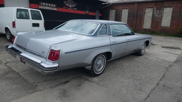 1976 OLDSMOBILE DELTA 88  LOW MILES ROYALE