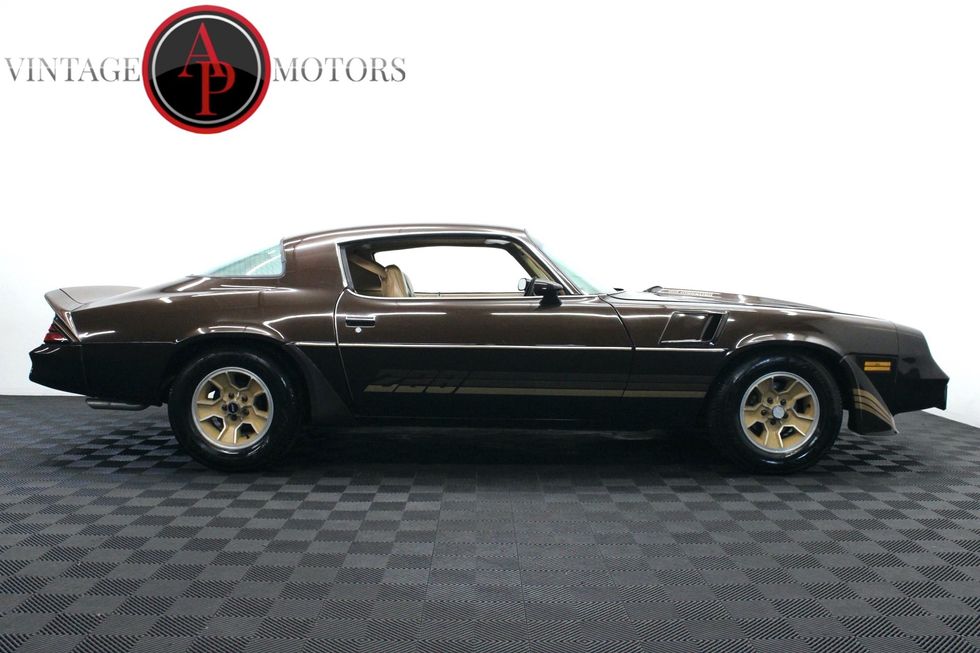 メルル 1981 Chevrolet Camaro Z28 ZZ383 V8 TH350 AC