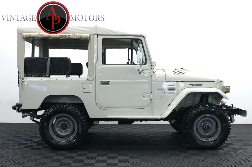 1982 Toyota FJ40 Land Cruiser Frame Off Restoration 4X4 FJ40
