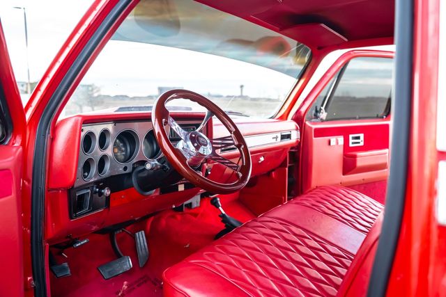 1986 Chevrolet K20 Silverado Camper Special 2500 350ci V8 Engine 4x4 | Dallas, TX | RPM Garage 1986 Chevrolet K20 Silverado Camper Special 2500 350ci V8 Engine 4x4 | Dallas, TX | RPM Garage