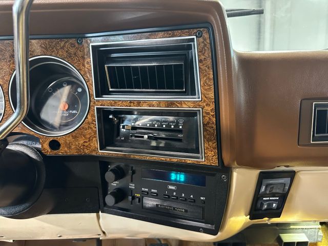 1989 GMC Suburban Tan tan | Irving, Texas | Hopper Motorplex 1989 GMC Suburban Tan tan | Irving, Texas | Hopper Motorplex