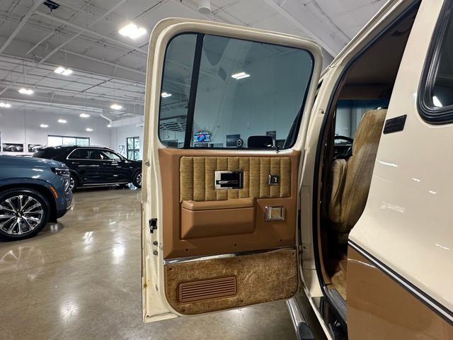 1989 GMC Suburban Tan tan | Irving, Texas | Hopper Motorplex 1989 GMC Suburban Tan tan | Irving, Texas | Hopper Motorplex