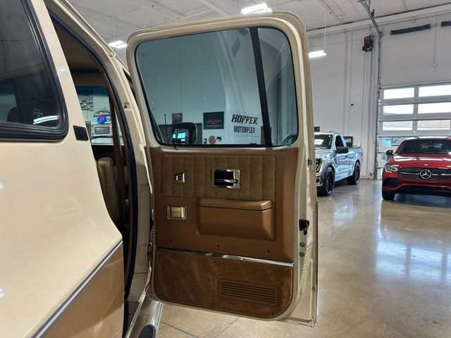 1989 GMC Suburban Tan tan | Irving, Texas | Hopper Motorplex 1989 GMC Suburban Tan tan | Irving, Texas | Hopper Motorplex