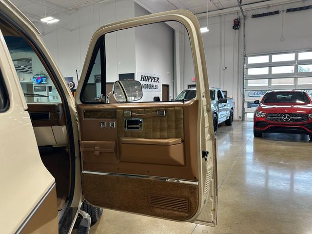 1989 GMC Suburban Tan tan | Irving, Texas | Hopper Motorplex 1989 GMC Suburban Tan tan | Irving, Texas | Hopper Motorplex