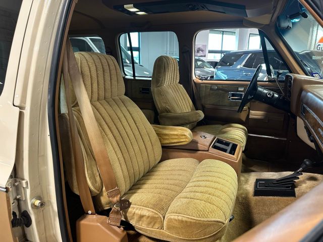 1989 GMC Suburban Tan tan | Irving, Texas | Hopper Motorplex 1989 GMC Suburban Tan tan | Irving, Texas | Hopper Motorplex