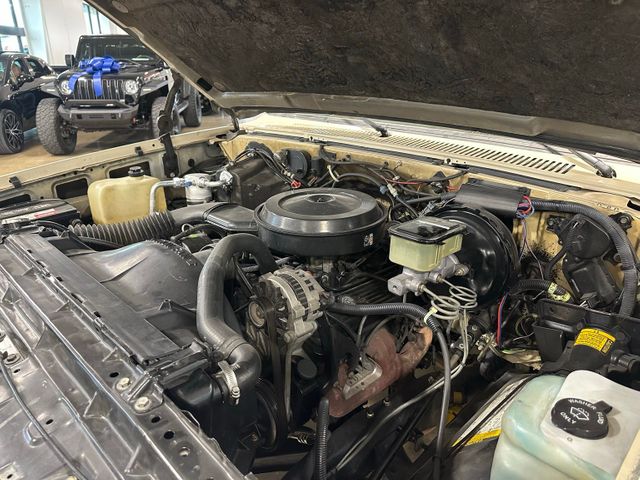 1989 GMC Suburban V1500 | Irving, Texas | Hopper Motorplex