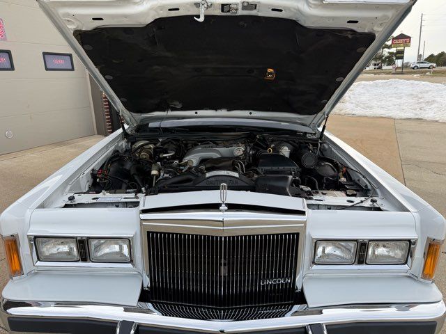 1989 Lincoln Town Car Base | Gifford, IL | Trav's Automotive 1989 Lincoln Town Car Base | Gifford, IL | Trav's Automotive