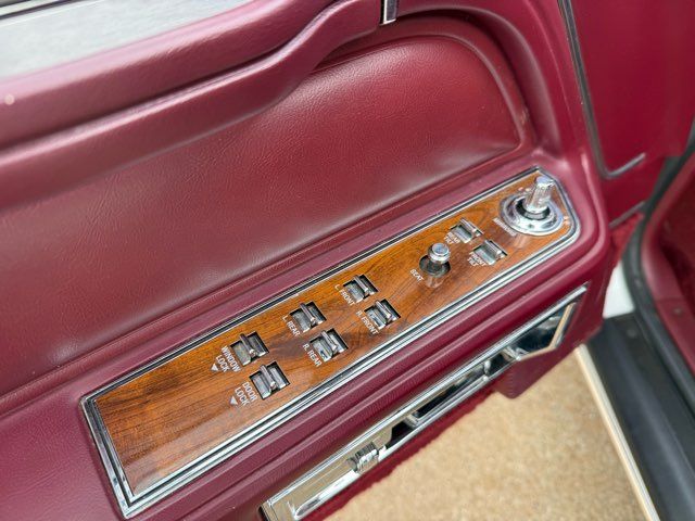 1989 Lincoln Town Car Base | Gifford, IL | Trav's Automotive 1989 Lincoln Town Car Base | Gifford, IL | Trav's Automotive