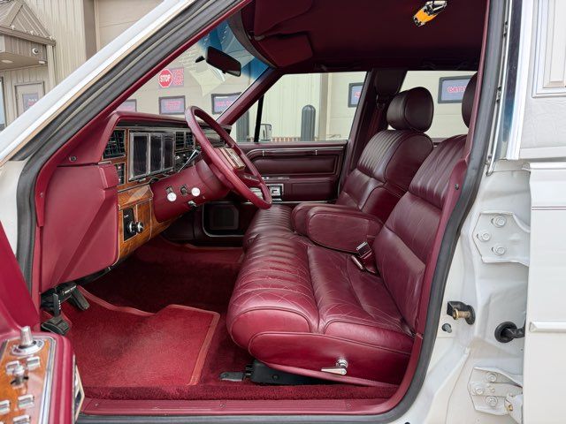 1989 Lincoln Town Car Base | Gifford, IL | Trav's Automotive 1989 Lincoln Town Car Base | Gifford, IL | Trav's Automotive