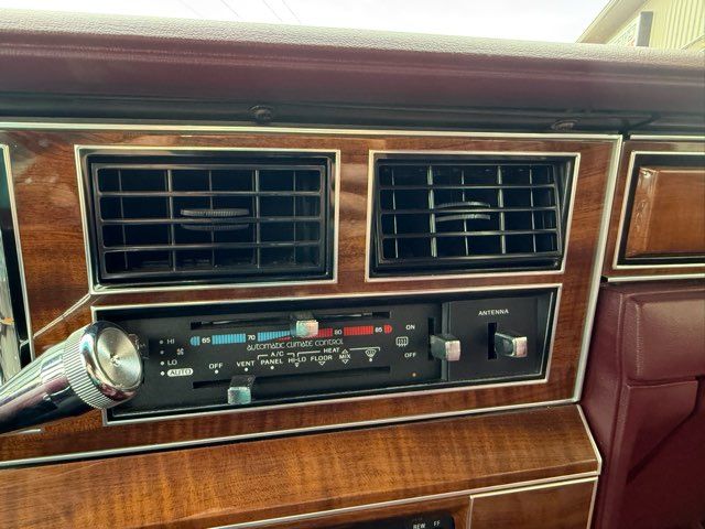1989 Lincoln Town Car Base | Gifford, IL | Trav's Automotive