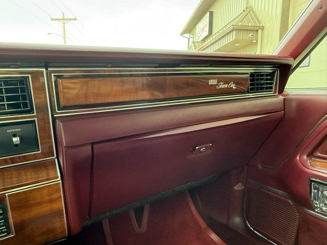 1989 Lincoln Town Car Base | Gifford, IL | Trav's Automotive 1989 Lincoln Town Car Base | Gifford, IL | Trav's Automotive