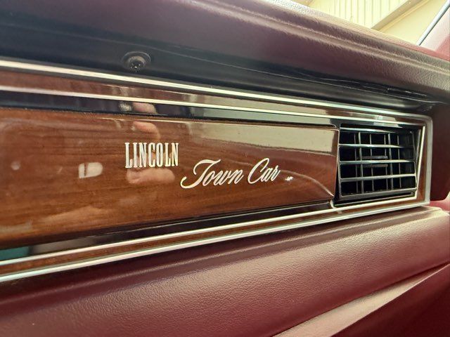 1989 Lincoln Town Car Base | Gifford, IL | Trav's Automotive