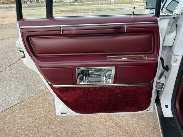 1989 Lincoln Town Car Base | Gifford, IL | Trav's Automotive 1989 Lincoln Town Car Base | Gifford, IL | Trav's Automotive