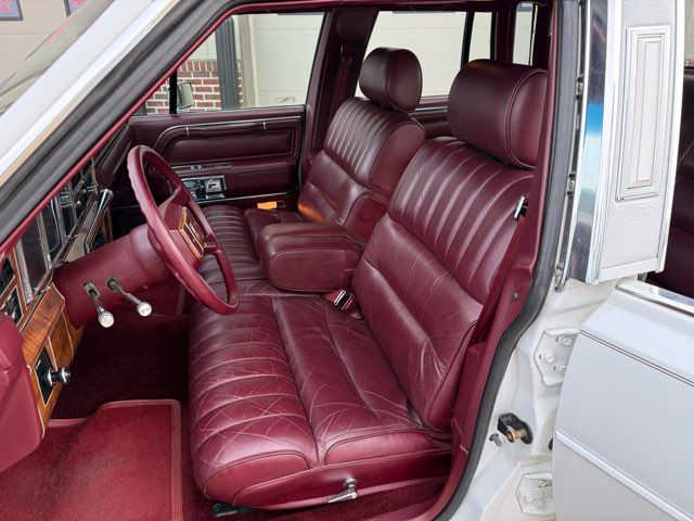 1989 Lincoln Town Car Base | Gifford, IL | Trav's Automotive 1989 Lincoln Town Car Base | Gifford, IL | Trav's Automotive