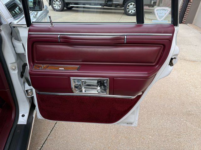 1989 Lincoln Town Car Base | Gifford, IL | Trav's Automotive 1989 Lincoln Town Car Base | Gifford, IL | Trav's Automotive