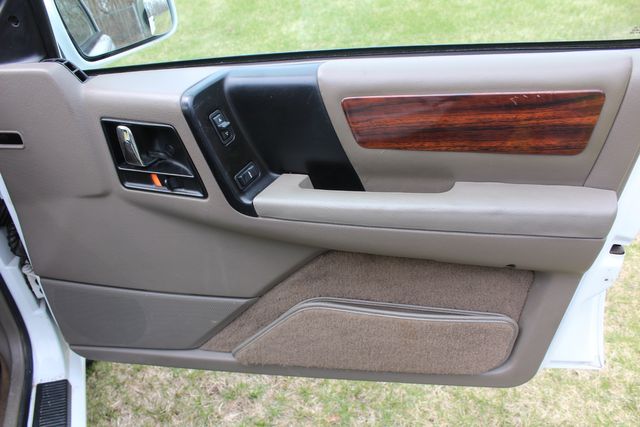 1993 Jeep Grand Cherokee Limited | Roscoe, IL | Autoland Outlets 1993 Jeep Grand Cherokee Limited | Roscoe, IL | Autoland Outlets