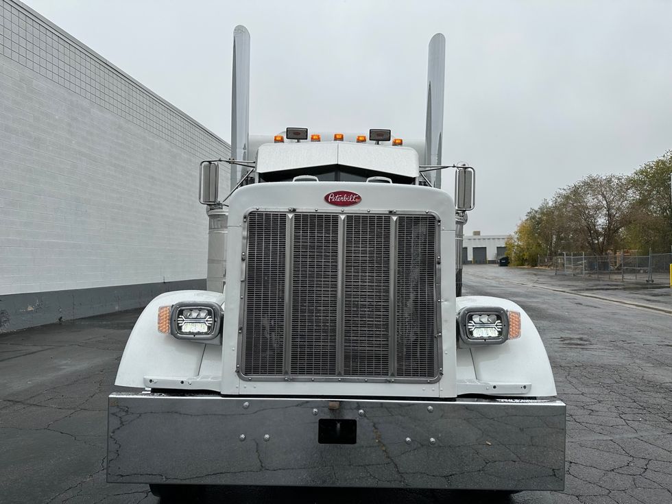 1994 Peterbilt 379 EXHD Mid Roof Sleeper - ELD Exempt | Salt