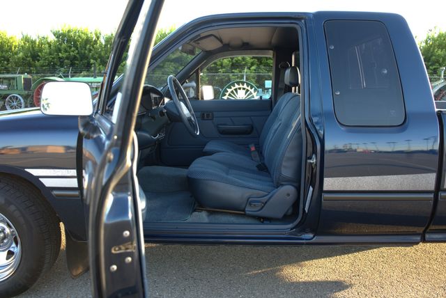 1994 Toyota Pickup DX | Fresno, CA | 2K MOTORS 1994 Toyota Pickup DX | Fresno, CA | 2K MOTORS