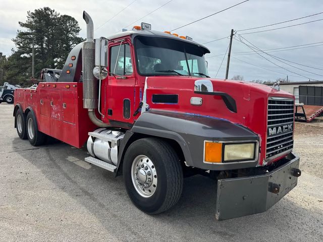 1995 Mack M600