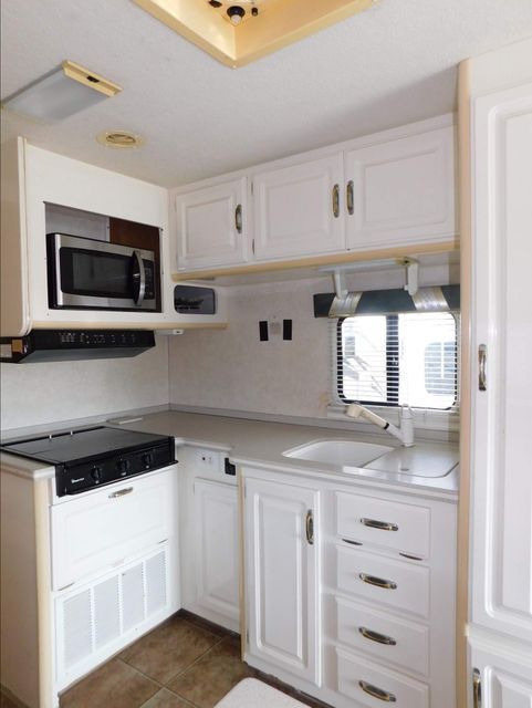 1998 Gulf Stream Scenic Cruiser 8360