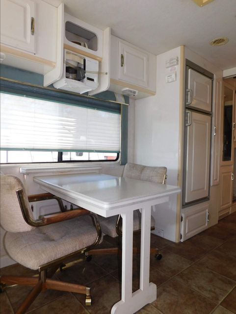 1998 Gulf Stream Scenic Cruiser 8360