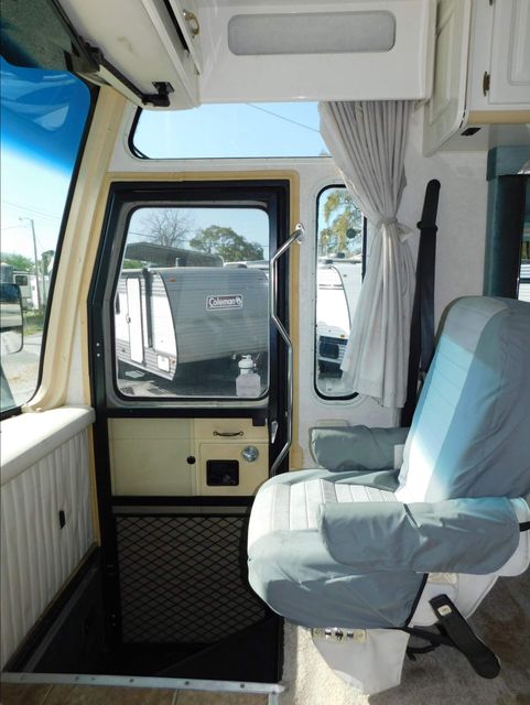 1998 Gulf Stream Scenic Cruiser 8360