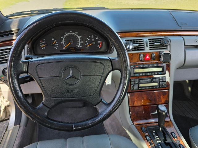 1998 Mercedes-Benz E-Class E 300TD 1998 Mercedes-Benz E-Class E 300TD