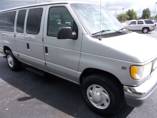 1999 Ford E-350 XLT SD