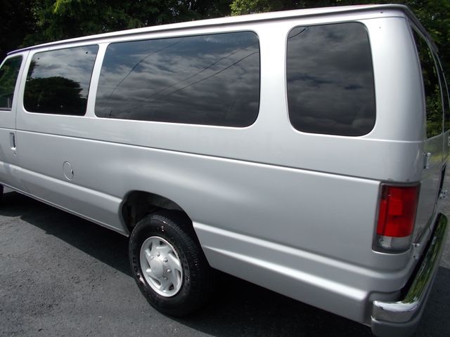 1999 Ford E-350 XLT SD