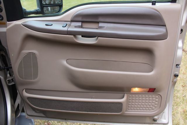 1999 Ford F-350 Crew Cab 4x4 Diesel Lariat | Roscoe, IL | Autoland Outlets 1999 Ford F-350 Crew Cab 4x4 Diesel Lariat | Roscoe, IL | Autoland Outlets