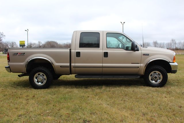 1999 Ford F-350 Crew Cab 4x4 Diesel Lariat | Roscoe, IL | Autoland Outlets 1999 Ford F-350 Crew Cab 4x4 Diesel Lariat | Roscoe, IL | Autoland Outlets