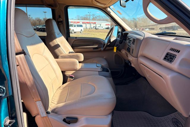 1999 Ford F-350 Super Duty Lariat 4x4 | Roscoe, IL | Autoland Outlets