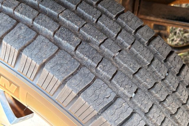 1999 Ford F-350 Super Duty Lariat 4x4 | Roscoe, IL | Autoland Outlets 1999 Ford F-350 Super Duty Lariat 4x4 | Roscoe, IL | Autoland Outlets