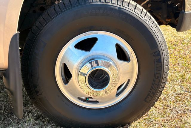 1999 Ford F-350 Super Duty Lariat 4x4 | Roscoe, IL | Autoland Outlets