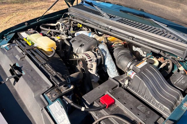 1999 Ford F-350 Super Duty Lariat 4x4 | Roscoe, IL | Autoland Outlets